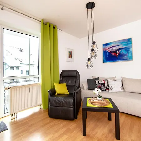Mit Balkon شقة *